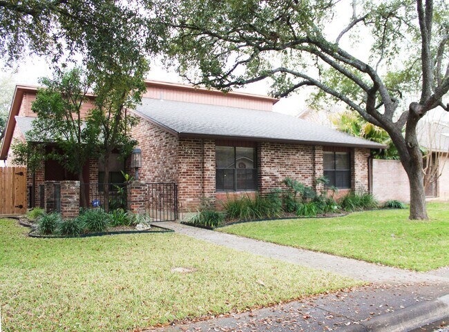 HUNTER'S CREEK SINGLE-STORY HOME - HUNTER'S CREEK SINGLE-STORY HOME
