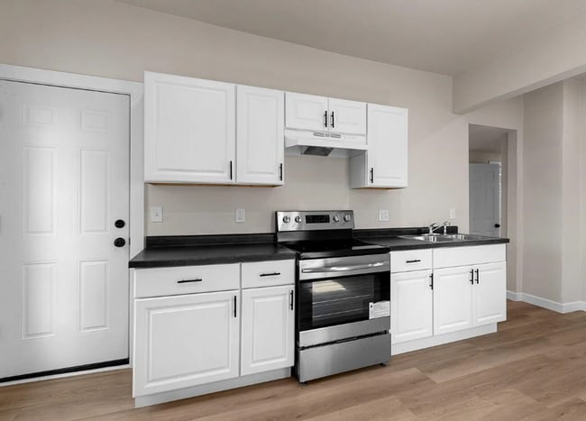 Photo - 4 Bedroom Single Family Home Available - G...