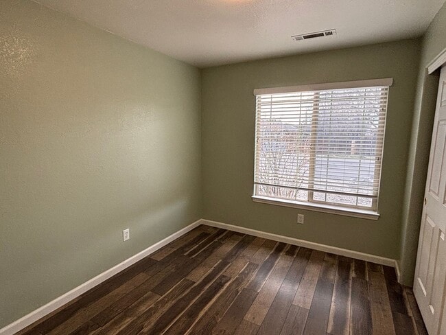 Photo - 830 Randell Dr