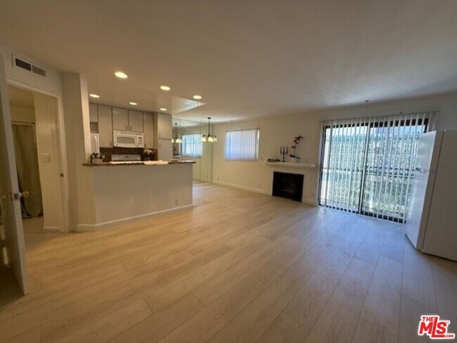 Building Photo - 4322 Matilija Ave Unit 7 Rental