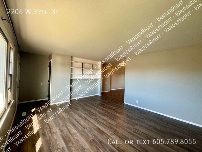 Photo - 2206 W 39th St
