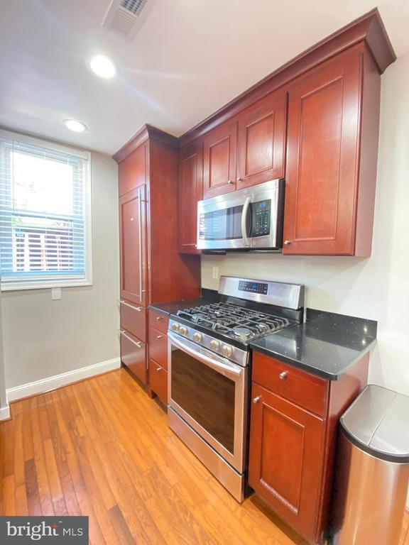 Photo - 615 Lamont St NW