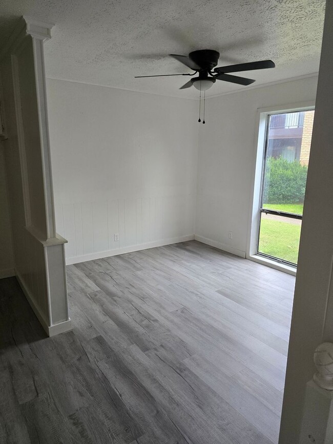 Photo - Beautiful West Side Located $950.00 2 Bedroom 1 Bathroom