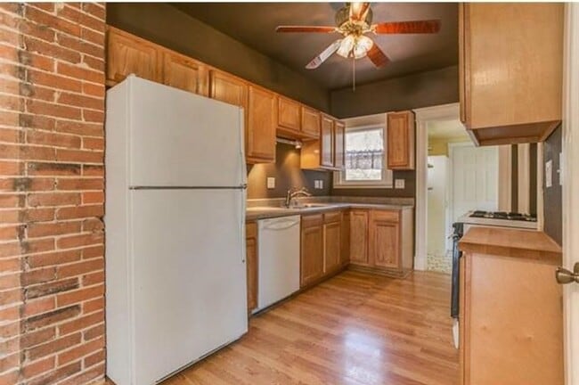 Building Photo - Big Character. Smart Size. Walk to Switchback. Unit House