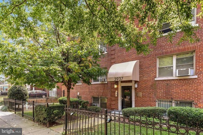 3937 S St SE - 3937 S St SE House