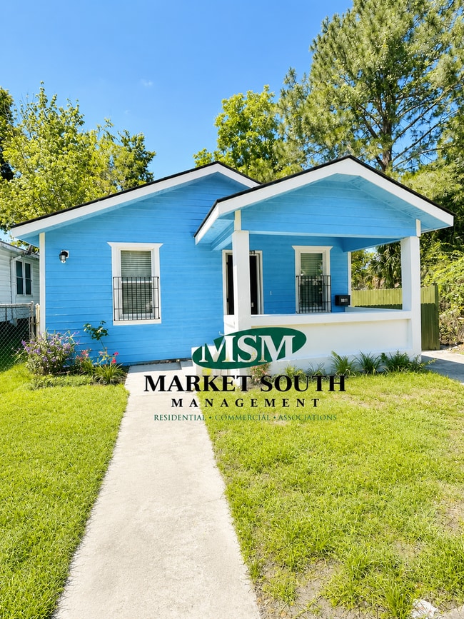 Building Photo - STUNNING COTTAGE IN SAVANNAH!