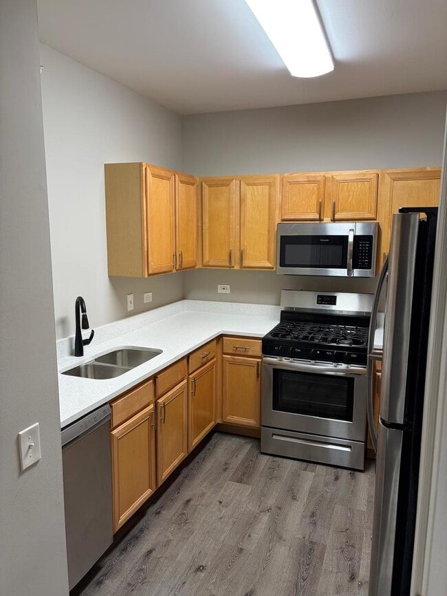 3243 Stratford Ct