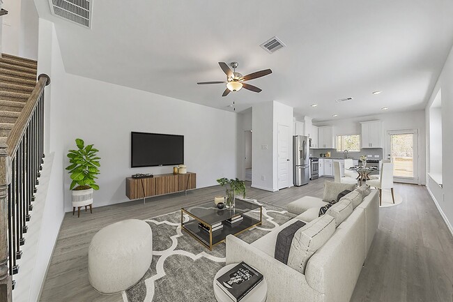 Photo - 115 Silver Sky St