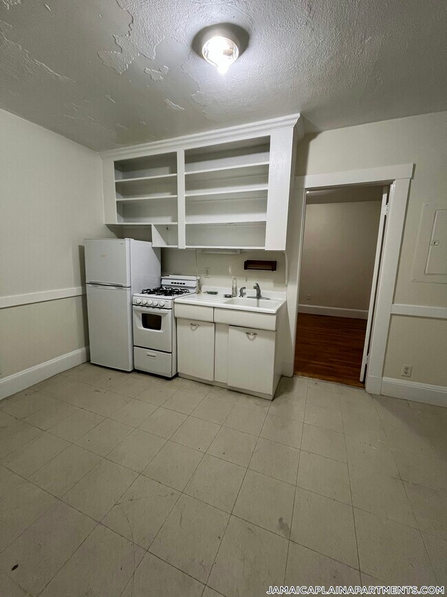 14 Lakeville Rd Unit 3