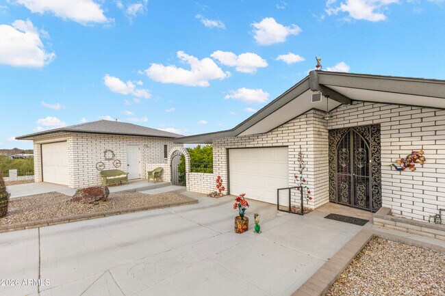 Photo - 322 N Cleopatra St