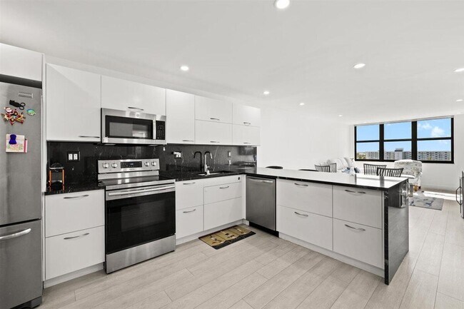 Photo - 1401 N Riverside Dr Unit 1104