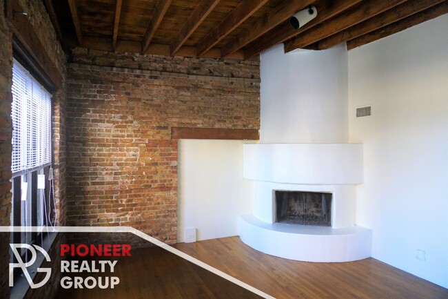 Photo - 3013 N Broadway St Apartments Unit 03