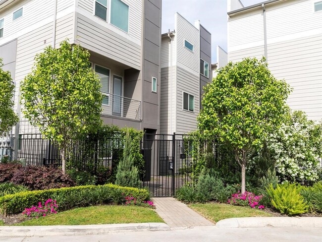 Photo - 310 Jensen Dr