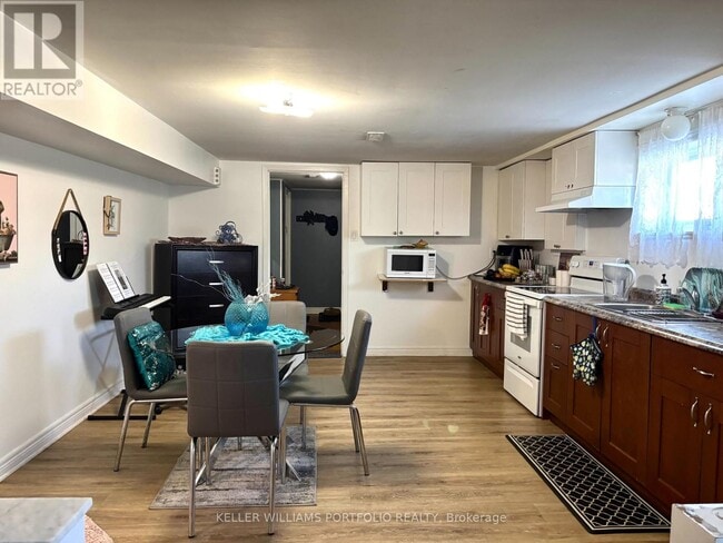 Photo - 7841 Martin Grove Rd