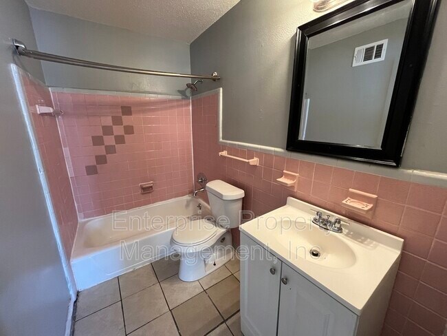 Photo - 3969 Southlawn Ave Unit 6