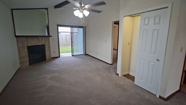 Photo - $1150 - 2/2 - Move In Special! Unit D
