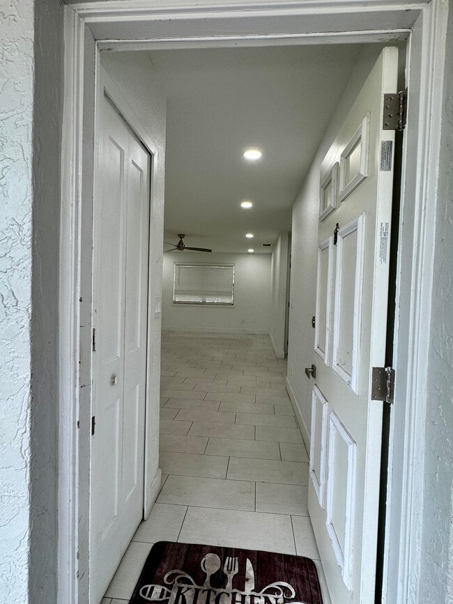 Entry - 17255 SW 95th Ave Apartamentos Unidad J226