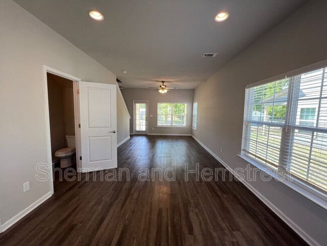 Photo - 620 Dobhill Ln