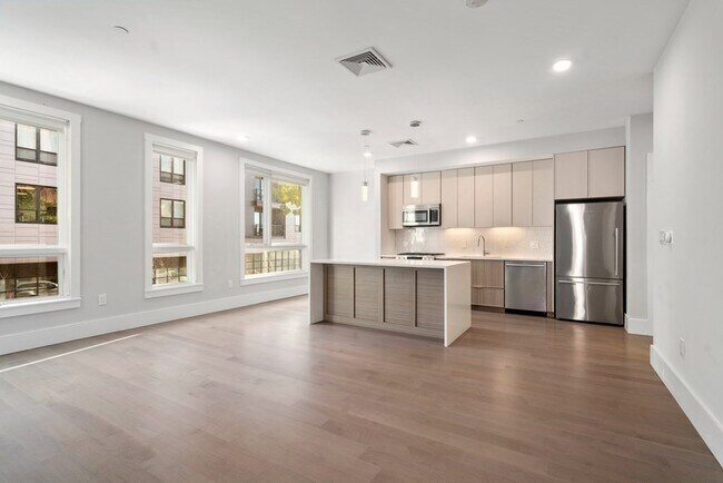 3193 Washington St Unit 305