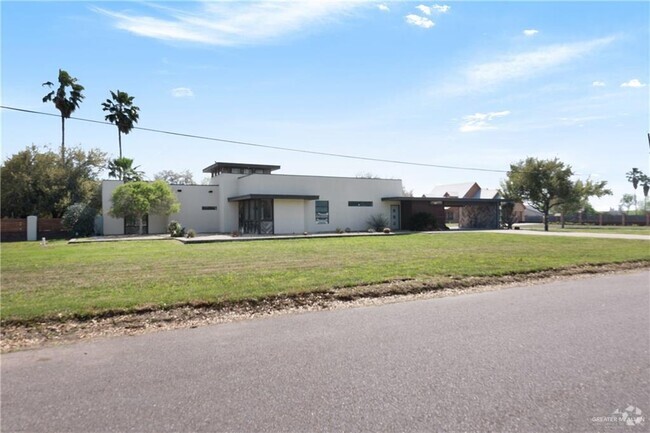 Building Photo - 1916 Hidden Pond Dr Rental