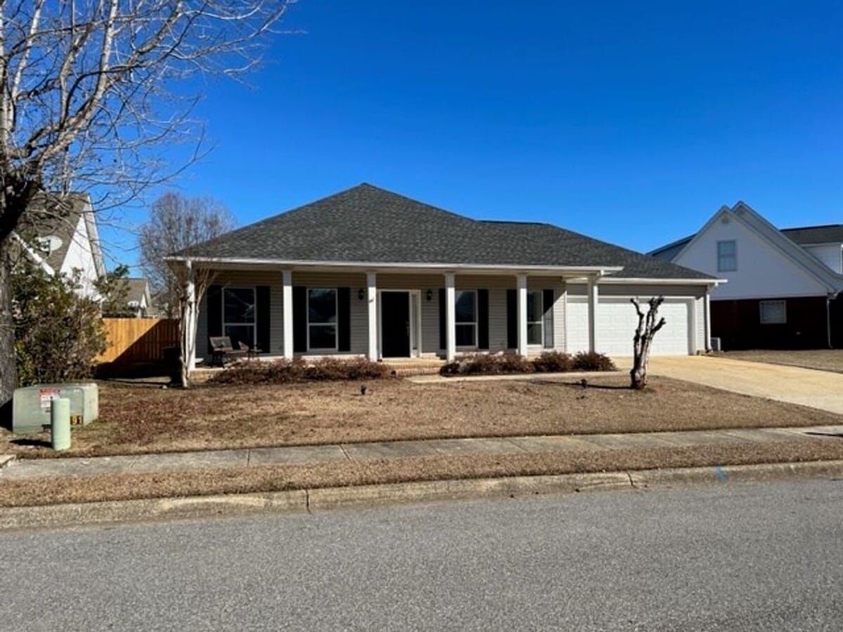 Lovely 3 bed / 2 bath Clear Creek Subdivision in Northport! Apply Today! - Lovely 3 bed / 2 bath Clear Creek Subdivision in Northport! Apply Today!