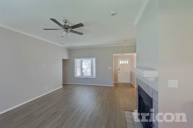 Photo - 1253 Essex Dr