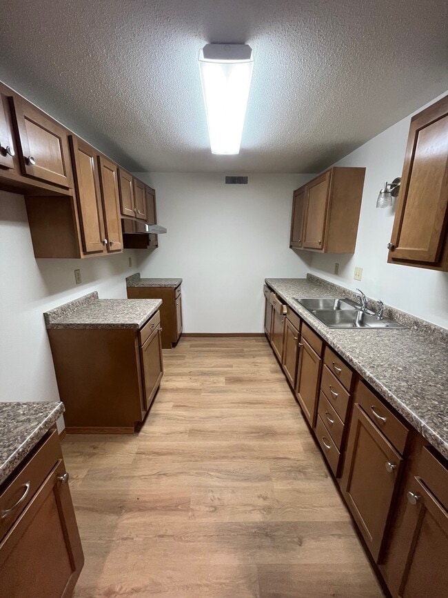 Photo - 1115 Skyline Dr