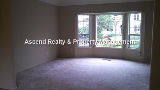 Photo - Wilsonville 2 Level Work Shop/Workout Room Fenced Yard Quick Access to I5 & Shops