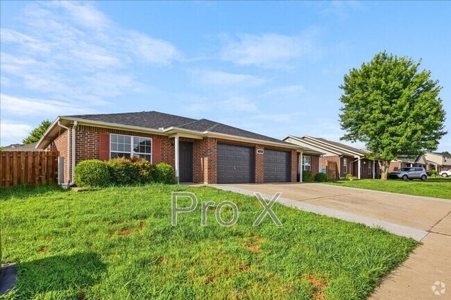 Building Photo - 3406 SW Landau Ct Unit Apt 2