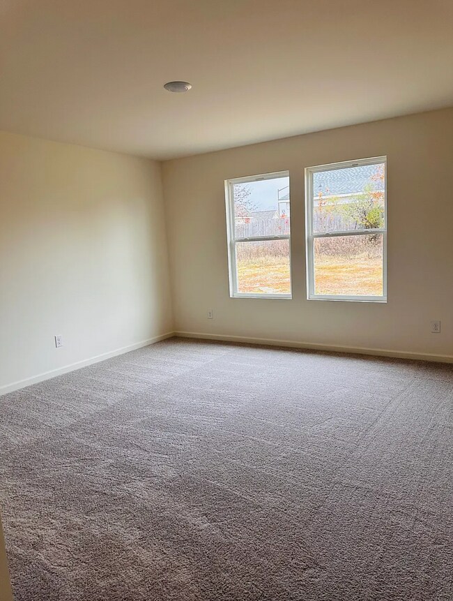 Photo - 239 Isabella Way