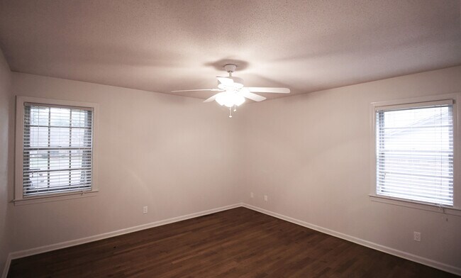 Photo - 2107 Riverdale Rd