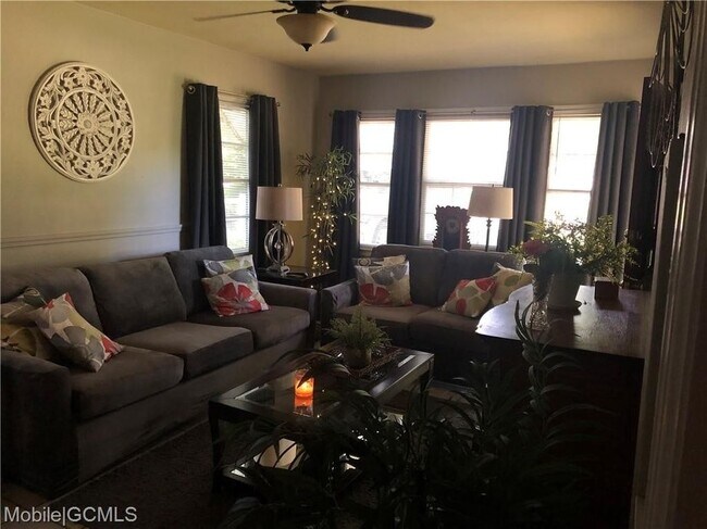 Photo - 55 Thompson Blvd