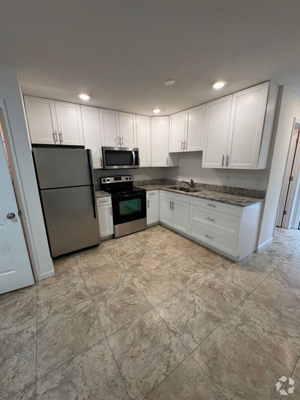 Building Photo - 1202 La Brad Ln Rental