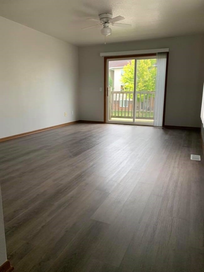 Photo - 839-841 Dickinson Ave