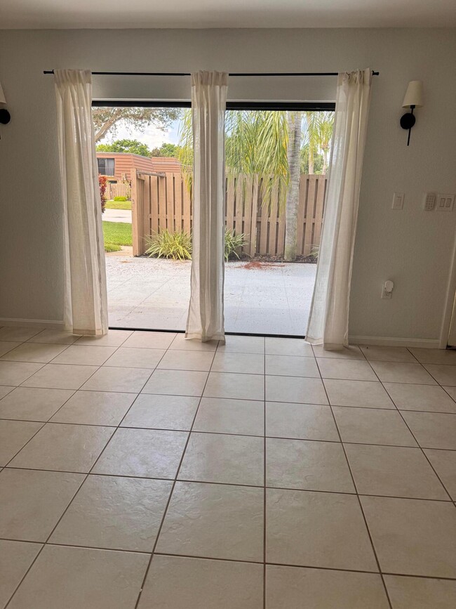 Photo - 904 9th Ct