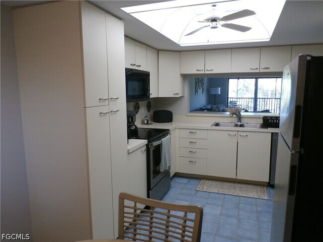 Photo - 12150 Kelly Sands Way Unidad 619
