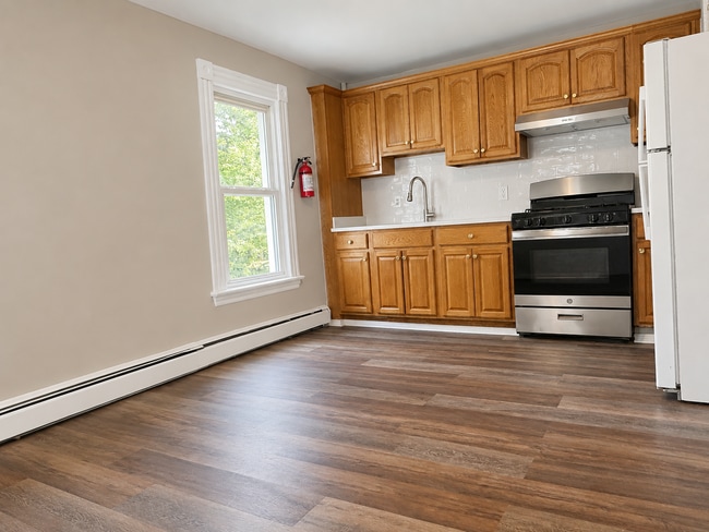 Spacious eat-in kitchen with newer flooring, stainless gas range - 78 Orchard St Unit 1