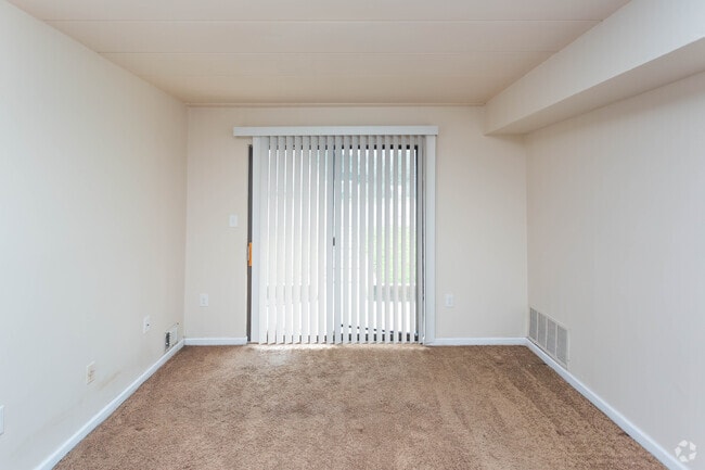 2BR, 1BA - 1,100 SF
