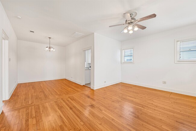 Photo - 128 E 23rd St