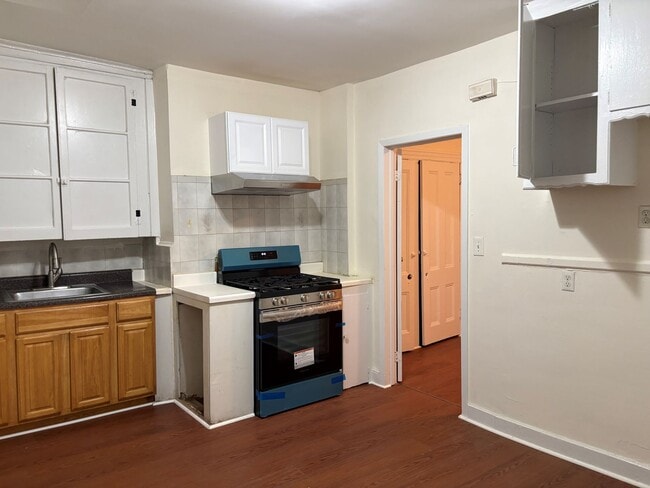 Building Photo - 23 1/2 Merchant St Unit 1