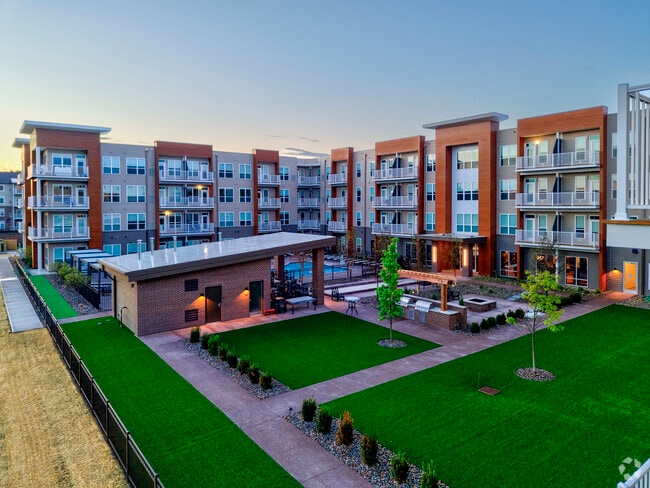 Central Courtyard - Chagrin Riverwalk Phase III Rental