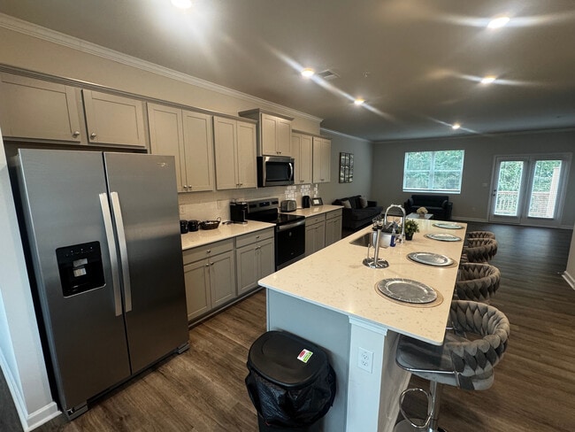 Photo - Room in Townhome on Chestnut Trce