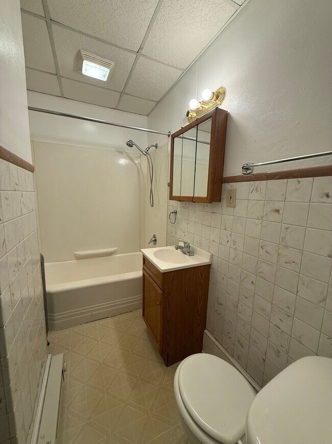 Photo - 32-34 E North St Unidad Rear