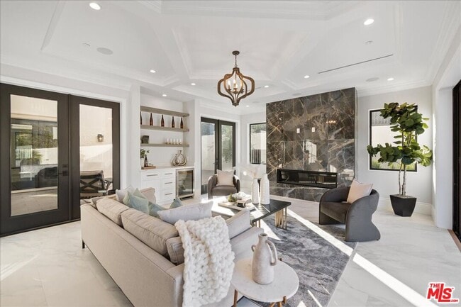 Photo - 4351 Vanalden Ave