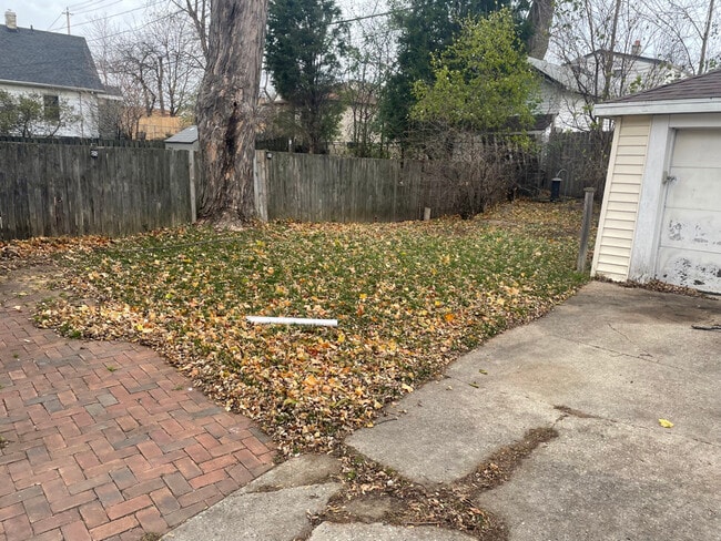 Fenced yard - 212 N 63rd St Unit 212 Lower