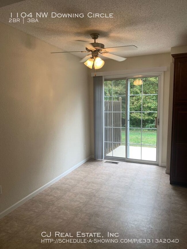 Photo - 1104 NW Downing Cir