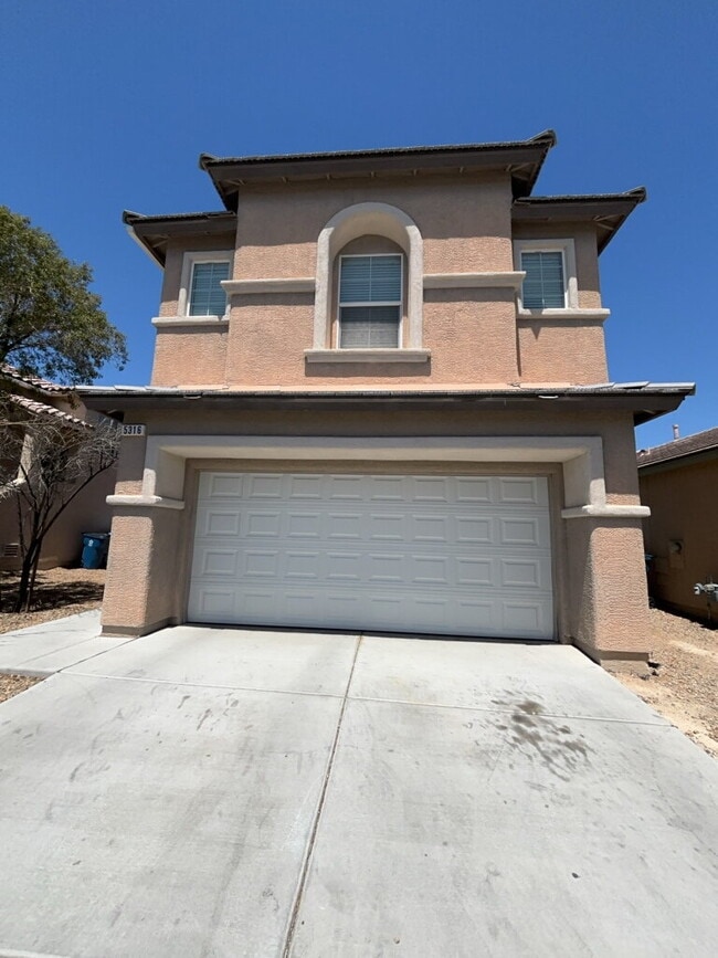 Building Photo - Don't miss out on the amazing views this h... Rental