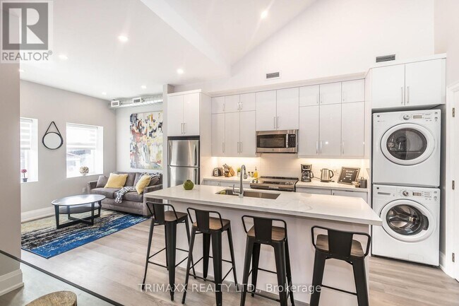 Photo - 1220 King St W