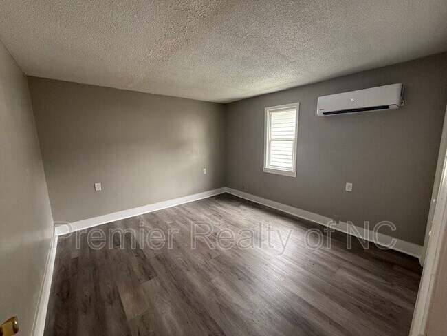 7596 Broad St Unit B
