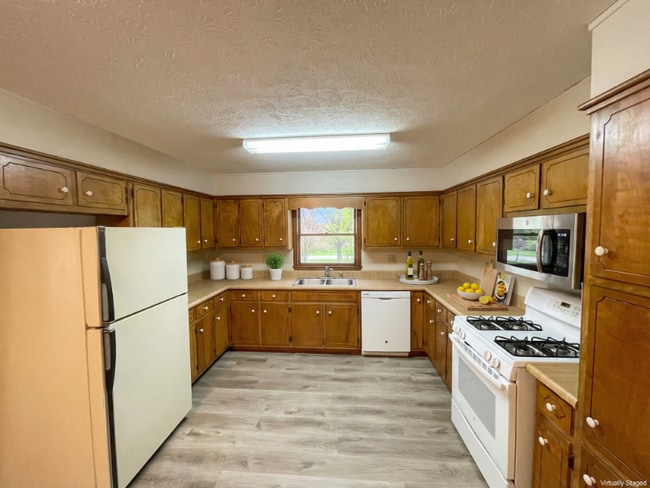 Photo - 691 Kirkus Dr SE